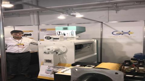 Машина для очистки кожуры фасоли на выставке оборудования в Аргентине